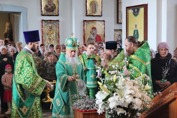 В праздник Входа Господня в Иерусалим епископ Василий совершил Божественную литургию в Коряжме