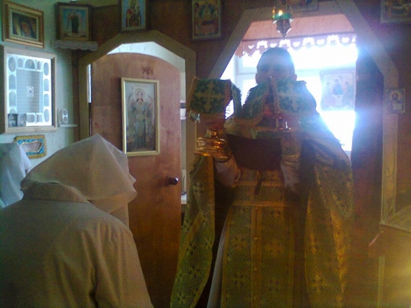 В больничном храме при Котласской Городской Больницы имени Святителя Луки Крымского совершена Божественная литургия