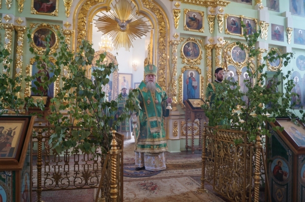 В День Святой Троицы епископ Василий совершил Божественную литургию