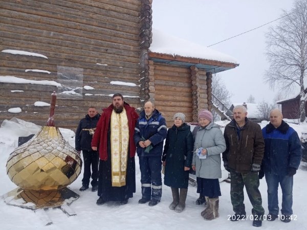 В Подюге освятили купола и кресты для строящегося храма свт. Николая Чудотворца