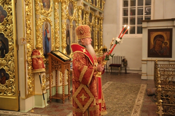 В праздник Пасхи епископ Василий возглавил Праздничное Богослужение в храме прп. Лонгина Коряжемского