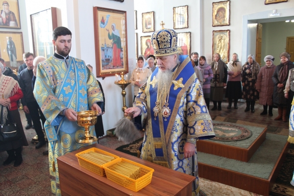 В праздник Сретения Господня епископ Василий совершил Божественную литургию в Коряжме