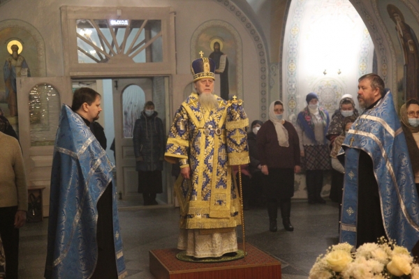 Накануне Сретения Господня епископ Василий совершил Всенощное бдение 