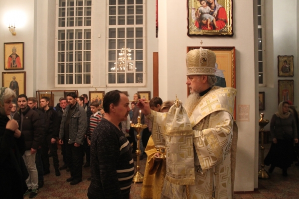 Накануне недели о Страшном Суде епископ Василий совершил Всенощное бдение в Коряжме