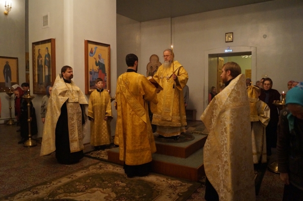 Накануне недели 28-ой по Пятидесятнице епископ Василий совершил Всенощное бдение в храме прп. Лонгина Коряжемского