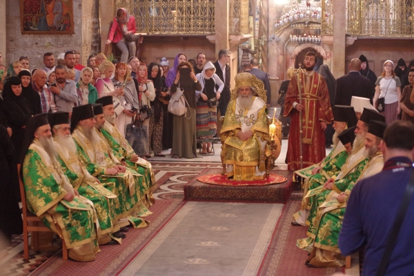 Епископ Василий сослужил Патриарху Иерусалимскому Феофилу III на Божественной литургии в храме Гроба Господня