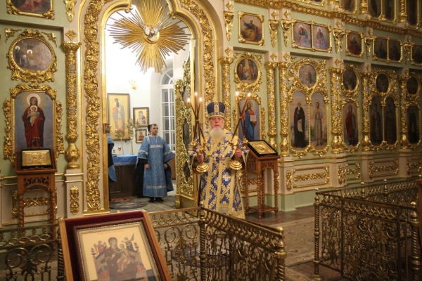 Накануне Сретения Господня епископ Василий совершил Всенощное бдение в Коряжме
