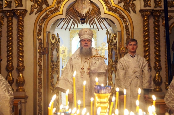 8 января епископ Василий совершил Божественную литургию в Свято-Стефановском храме г. Котласа
