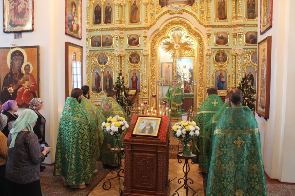Епископ Василий в день памяти прп. Серафима Саровского совершил Божественную литургию в храме прп. Лонгина Коряжемского