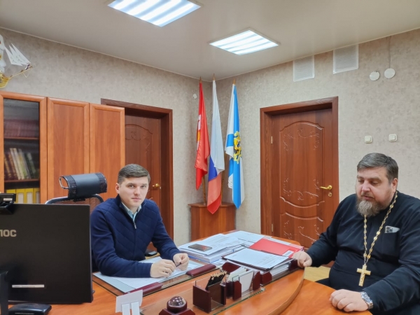 Протоиерей Михаил Харчук встретился с Главой Коношского района Сергеем Едемским