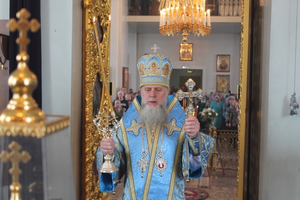 В Великий праздник Благовещения Пресвятой Богородицы епископ Василий совершил Божественную литургию в храме преподобного Лонгина Коряжемского