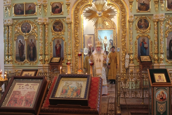 В день памяти Собора новомучеников и исповедников Церкви Русской епископ Василий совершил Божественную литургию в Коряжме