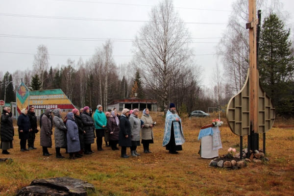 В Красноборском благочинии состоялся молебен на месте явления чудотворной иконы Пресвятой Богородицы
