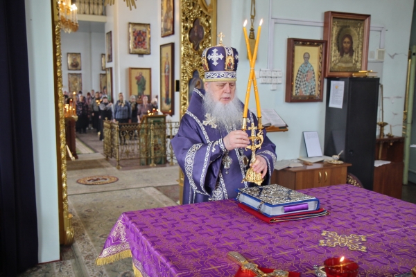 В Великий Четверг Страстной Седмицы епископ Василий совершил Божественную литургию 