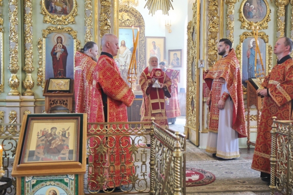 В Неделю о самаряныне епископ Василий совершил Божественную литургию в Коряжме