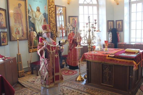 Накануне дня памяти апостола Иакова Зеведеева епископ Василий совершил Всенощное бдение