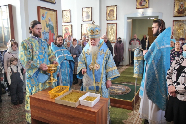В праздник Сретения Господня епископ Василий совершил Божественную литургию в Свято-Лонгиновом храме 