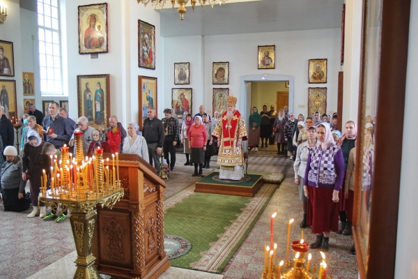 Епископ Василий совершил Божественную литургию в Неделю святых жен-мироносиц в храме прп. Лонгина Коряжемского