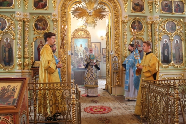 В праздник Покрова Пресвятой Богородицы епископ Василий совершил Божественную литургию