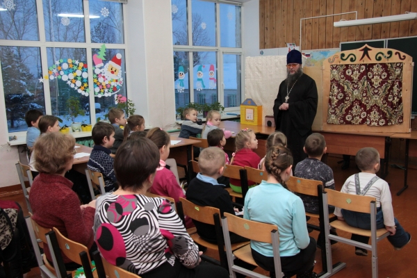 Прихожане Троицкого храма Красноборска посетили образовательные учреждения правобережья Северной Двины