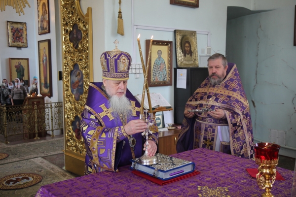 Епископ Василий совершил Божественную литургию в Великий Четверток Страстной Седмицы 
