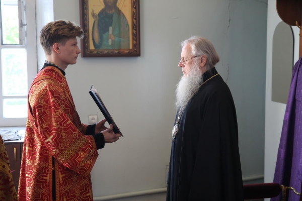 Епископ Василий совершил Всенощное бдение накануне дня памяти свт. Алексия Московского