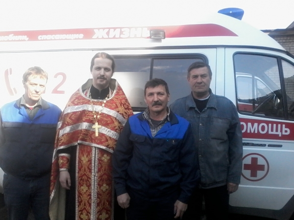 В Котласской больнице освятили помещения и автомобили скорой помощи