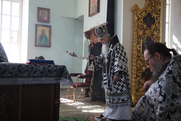 В Великий Вторник епископ Василий совершил Литургию Преждеосвященных Даров