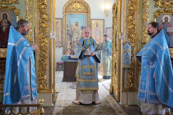 В праздник Благовещения Пресвятой Богородицы епископ Василий совершил Божественную литургию 