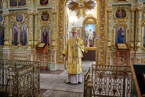 В день памяти свт. Иоанна Иоанна Златоуста епископ Василий совершил Божественную литургию в Коряжме