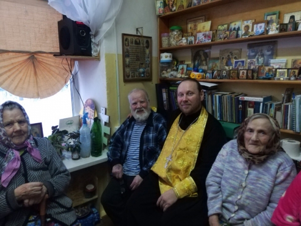 Няндомский священник посетил дом-интернат для престарелых и инвалидов