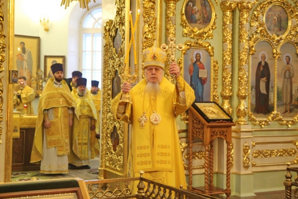 В день памяти свт. Спиридона Тримифунтского епископ Василий совершил Божественную литургию в Коряжме
