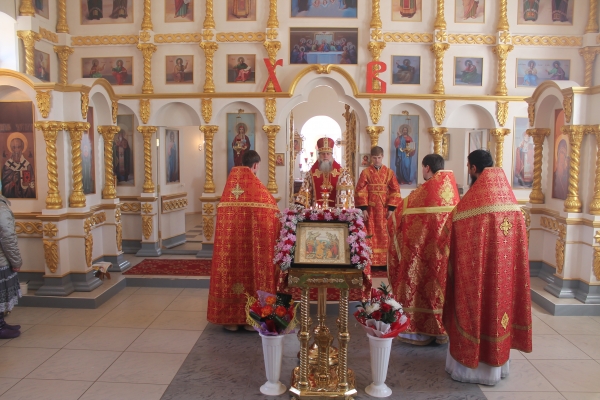 В субботу Светлой седмицы епископ Василий совершил Литургию в Свято-Никольском храме с. Никольск