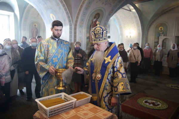 В праздник Сретения Господня епископ Василий совершил Божественную литургию в Коряжме