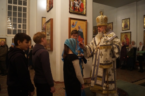 Накануне недели о Страшном Суде епископ Василий совершил Всенощное бдение в Свято-Лонгиновом храме 