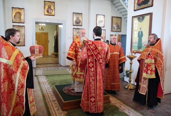 Накануне недели святых жен-мироносиц епископ Василий совершил Всенощное бдение