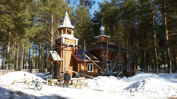 В храме п. Кизема Устьянского района совершена первая Божественная Литургия
