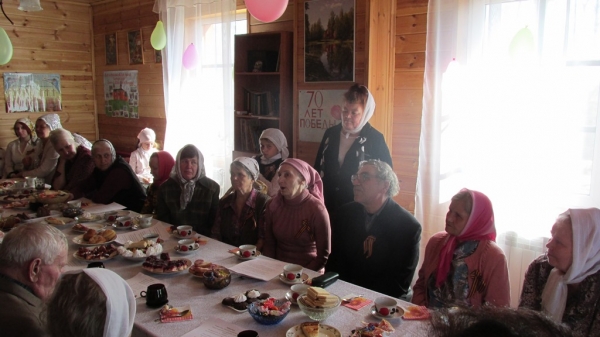 В Няндомском храме состоялся прием для ветеранов, по случаю 70-летия Победы в Великой Отечественной войне