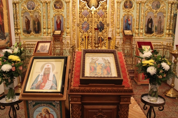 Епископ Василий совершил Всенощное бдение накануне дня памяти свт. Тихона, Патриарха Московского и всея России