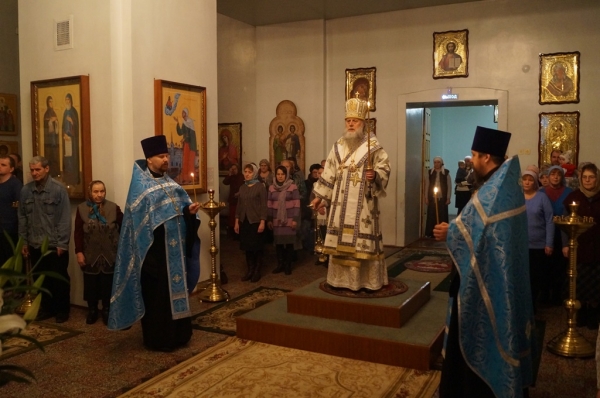 Накануне Введения во храм Пресвятой Богородицы епископ Василий совершил Всенощное бдение в Свято-Лонгиновом храме г. Коряжма