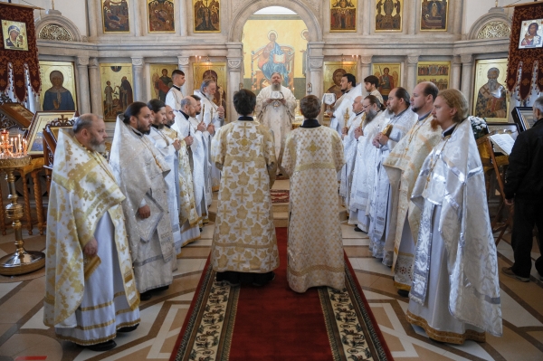 В день преставления епископа Тихона (Степанова) духовенство Котласской епархии приняли участие в Литургии и панихиде в Архангельске