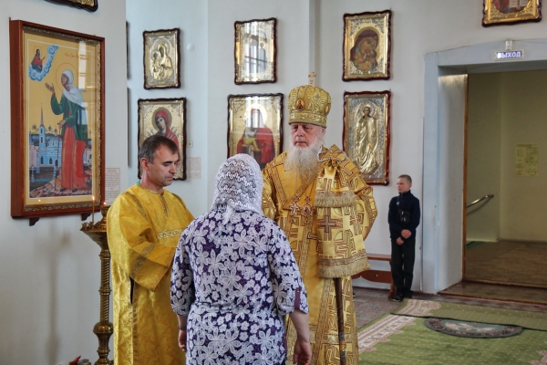 Накануне положения честной ризы Господа нашего Иисуса Христа в Москве, епископ Василий совершил Всенощное бдение