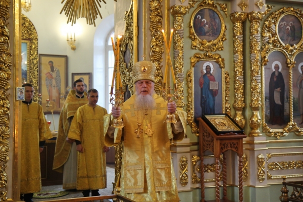 В день памяти святых отцов VII Вселенского Собора епископ Василий совершил Божественную литургию в Коряжме