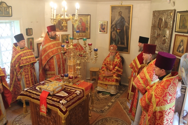 В неделю 4-ю по Пасхе епископ Василий совершил Божественную литургию в Свято-Успенском храме г. Вельска