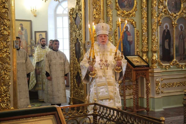 Епископ Василий совершил Божественную литургию в праздник Собора Архистратига Михаила и прочих Небесных Сил бесплотных