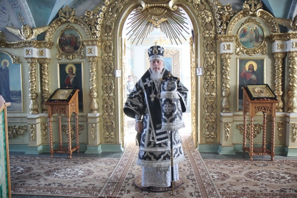 Епископ Василий совершил Литургию Преждеосвященных Даров в Коряжме
