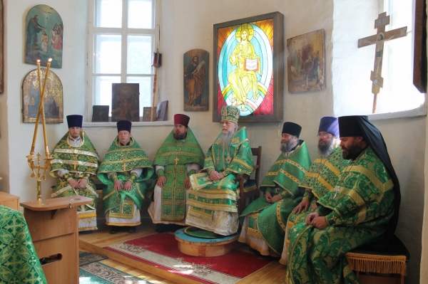 В день памяти блж. Ксении Петербургской епископ Василий совершил Литургию в храме прпп. Зосимы и Савватия г. Шенкурск