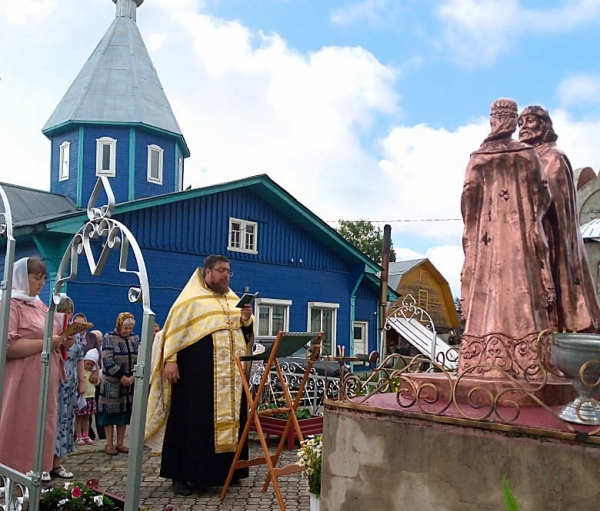 В День семьи, любви и верности в Коноше помолились святым Петру и Февронии 