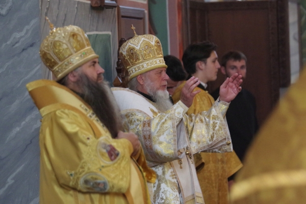 Епископ Василий сослужил Божественную литургию митрополиту Георгию в Александро-Невском кафедральном соборе Нижнего Новгорода