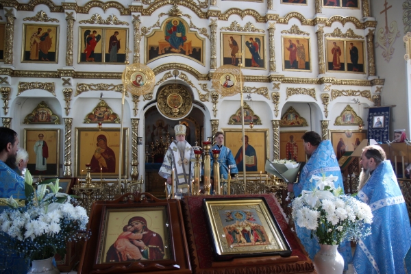 Епископ Василий в Престольный праздник совершил Божественную литургию в Котласе